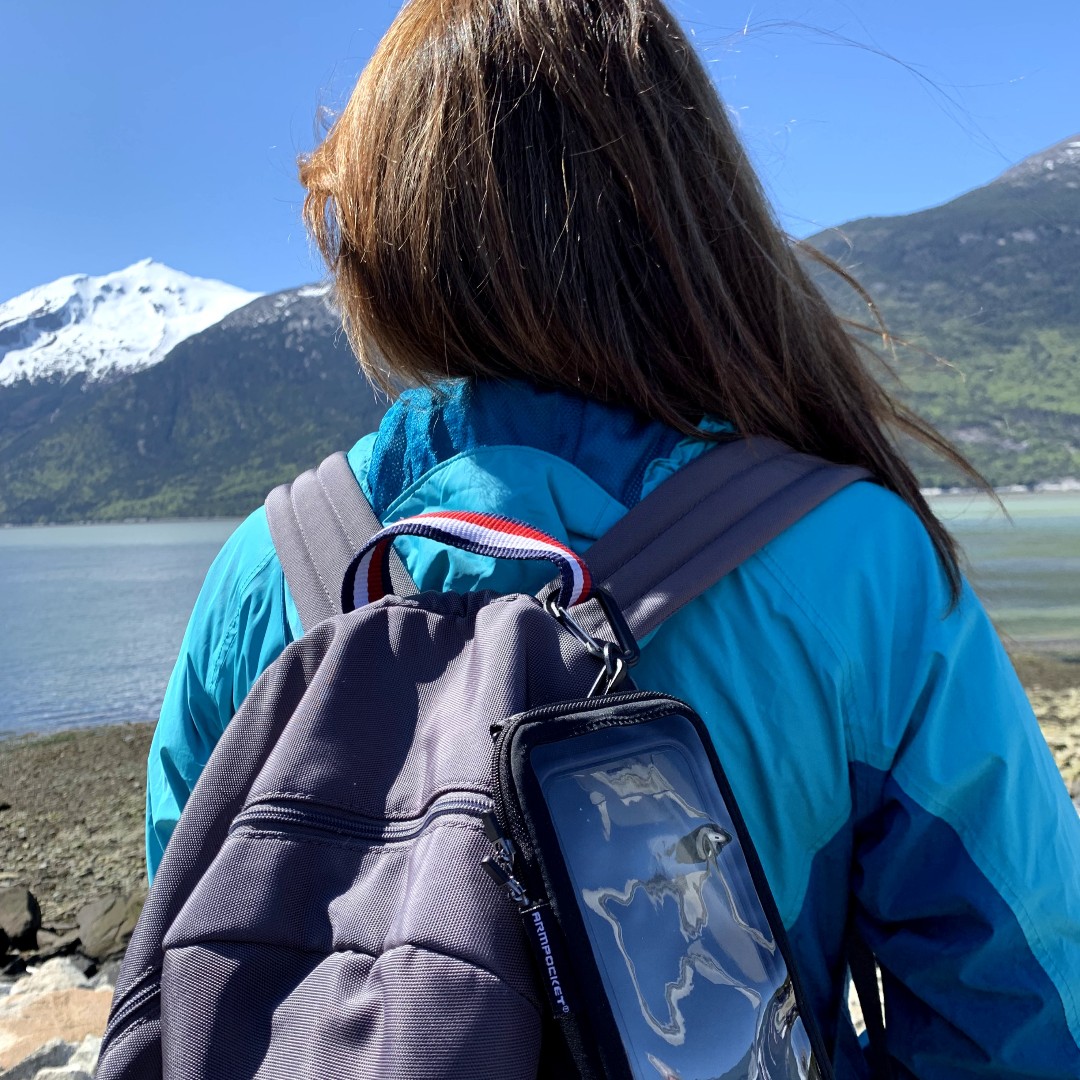 armpocket's tweet photo. Is your backpack already chock-full of travel essentials? The #Armpocket Metro comes with its own clip to easily attach to your bag on the go, while still having your phone easily accessible!
#metrobag #shoulderbag #perfectfortravel #perfectforwork #streetfashion #travelbag https://t.co/73ycyQN1wJ