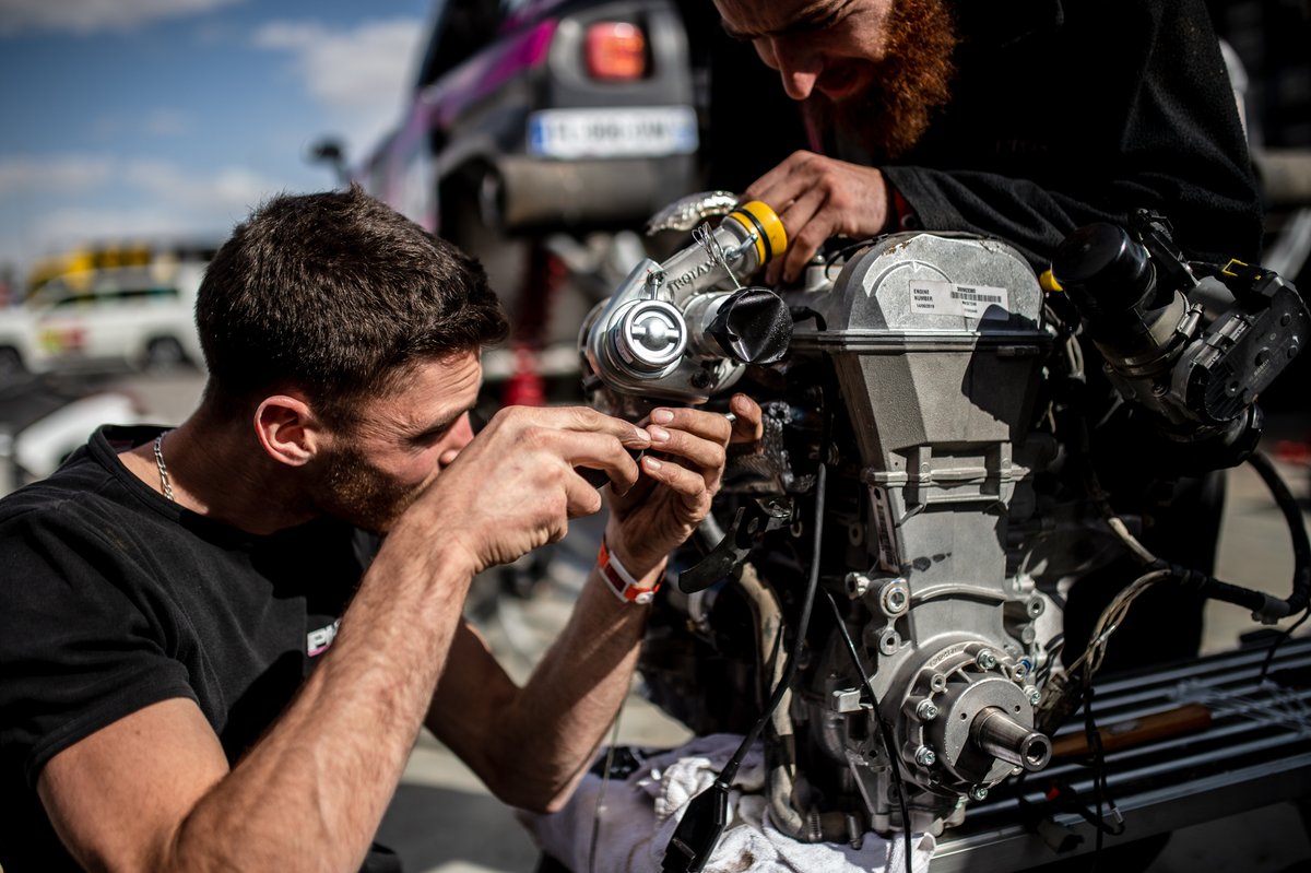 PH__Sport's tweet photo. An intensive rest day here in Riyadh today. Well done to all our guys before going at it again with the longest stage of the #Dakar2020 tomorrow!

More pictures on our Facebook page here: https://t.co/m3C329gRnj https://t.co/J2auIWfuxo