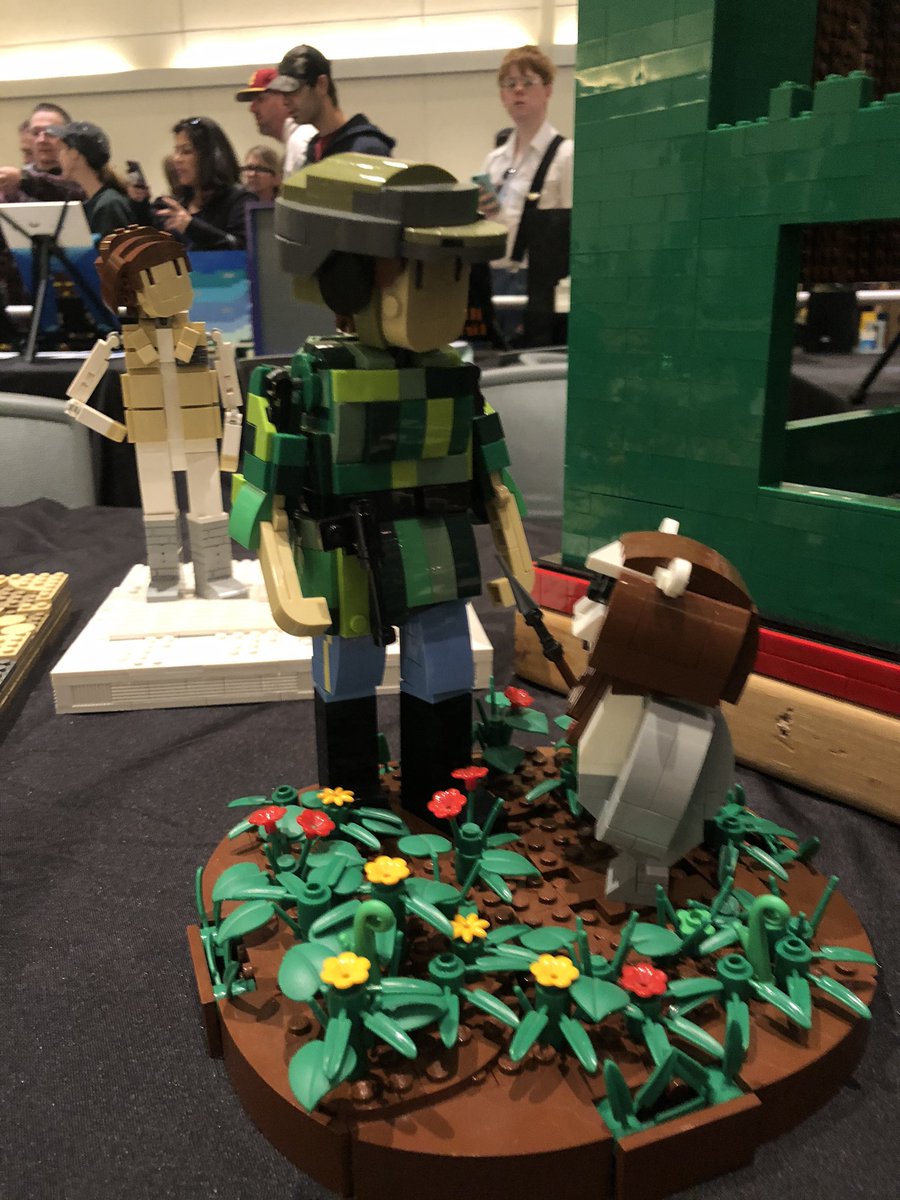 ParksAndCons's tweet photo. Always lots of Leia #BricksLA #StarWars #Lego https://t.co/TIZqgHSL5x