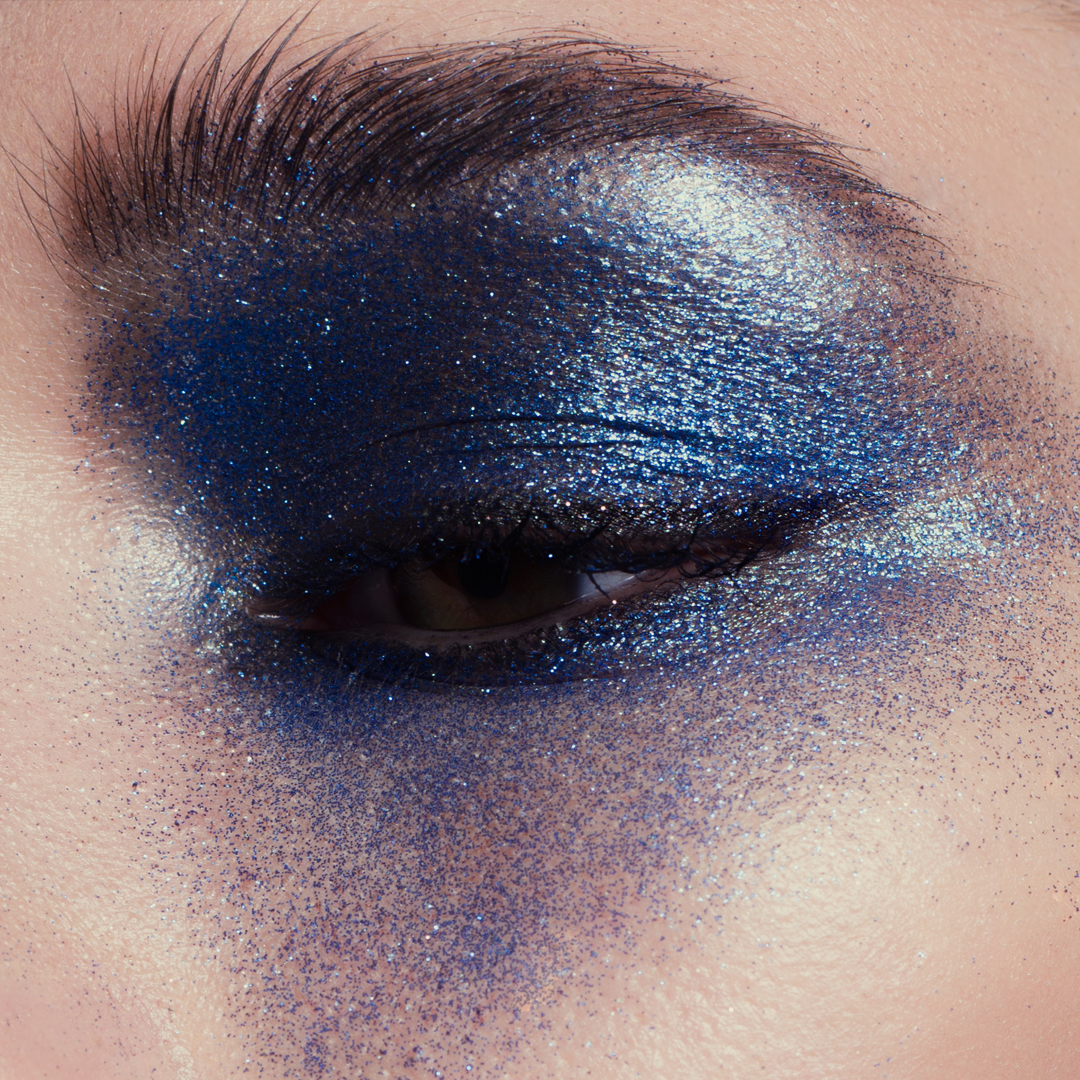 caocosmetics's tweet photo. Weekend makeup inspo, playing with our liquid matte metallics.
#saturdaymood https://t.co/CrYESCeJCu