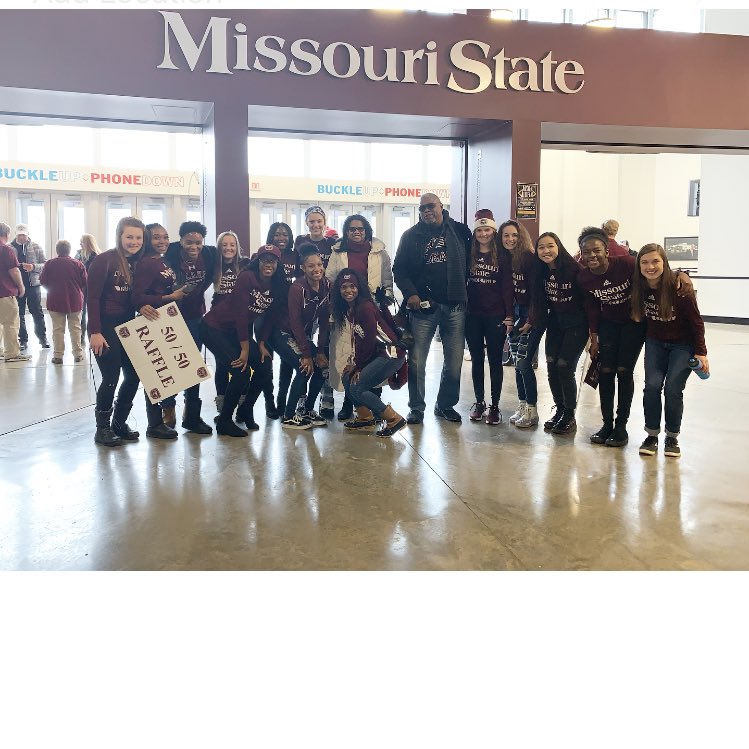 CarmelitaJeter's tweet photo. Thank you @HWesPratt @FRPRATT for supporting @MSUBearsTrackXC Today !!!!!! 50/50 #BearUp 🐻🐻🐻🐻 @MSUBearsHoops @MissouriStBears @MissouriState https://t.co/TWHpnPlnkg