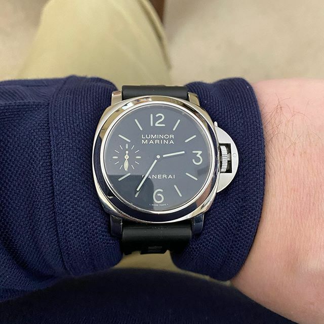 The crown guard was hanging up on the cuff a bit. Going full Gianni Agnelli this afternoon. #watch #watches #watchesofinstagram ift.tt/30jz3fC