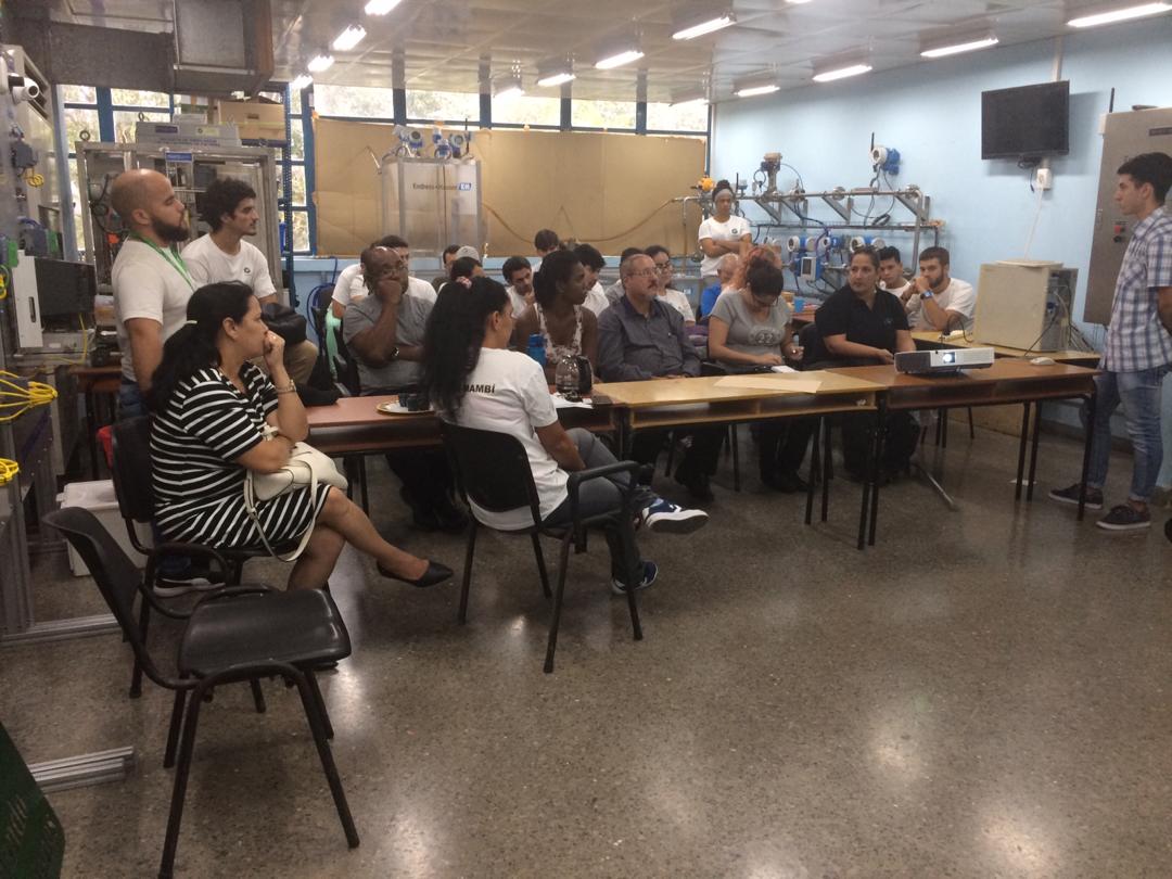 grmCujae's tweet photo. Cerramos con una #exposición acerca de la máquina para el empaquetado de almohadillas sanitarias en #Mathisa con la presencia de compañeros de @CEDAICUBA, @GelectCuba y @MindusIndustria.
@PresidenciaCuba @DiazCanelB @CubaMES @AAB_Cuba @modesto_gc @DanhizDP @AndresCarvaE https://t.co/g91dFBSA99