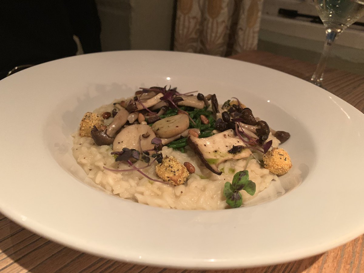 atmytablesw's tweet image. Delightful dinner at @TheHoltHoniton tonight...including a cheeky cheesecake which still has my tastebuds popping #topspot #diningDevon