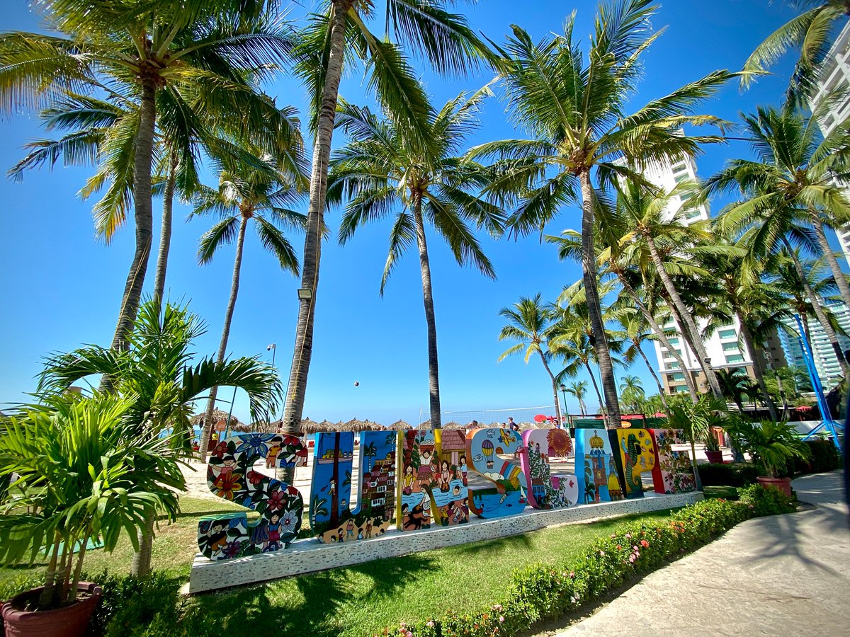 SunscapePVR's tweet image. Enjoy "SUN-sational" family vacations with your loved ones at #SunscapePuertoVallarta  Resort &amp;amp; Spa. 😍 Don´t miss the opportunity to visit us! #SunscapeResorts 
Book at ➡️ bit.ly/TWSunscapePV