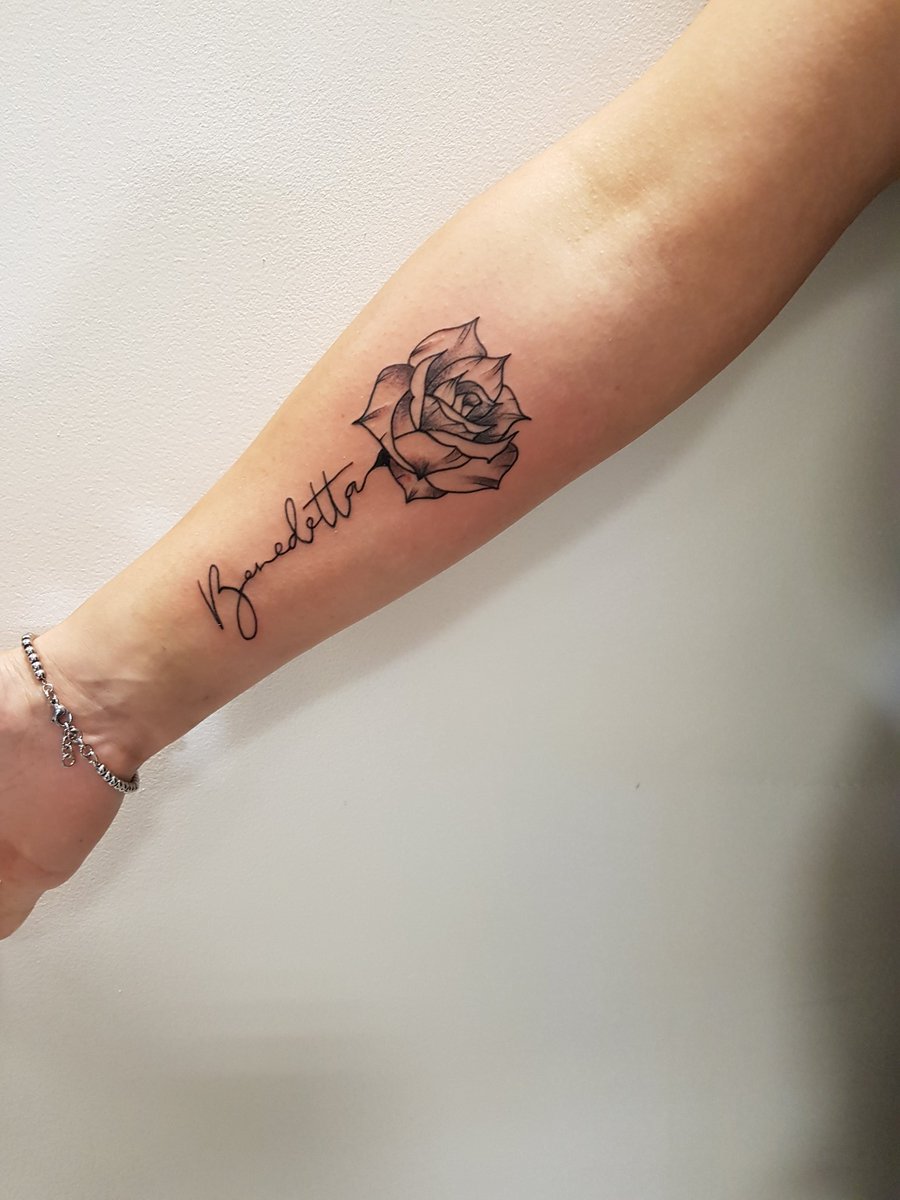 BMAXTATTOO1's tweet photo. 🦍B-MAX TATTOO🦍
🇦🇺 Rosa con nome figlia
X info: 340/4138180
🦍 bmax963@gmail.com 🦍
#tattoo #bmaxtattoo https://t.co/XNGaaHUlAy