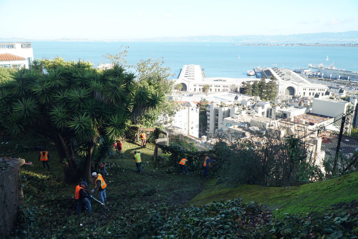 RecParkSF's tweet photo. We had a great time kicking off the 20th anniversary of @sfpublicworks #communitycleanteam today at Portsmouth Square! Thanks to all of the volunteers who helped to clean our parks &amp; city on this beautiful day! https://t.co/YOPTxqVmvL