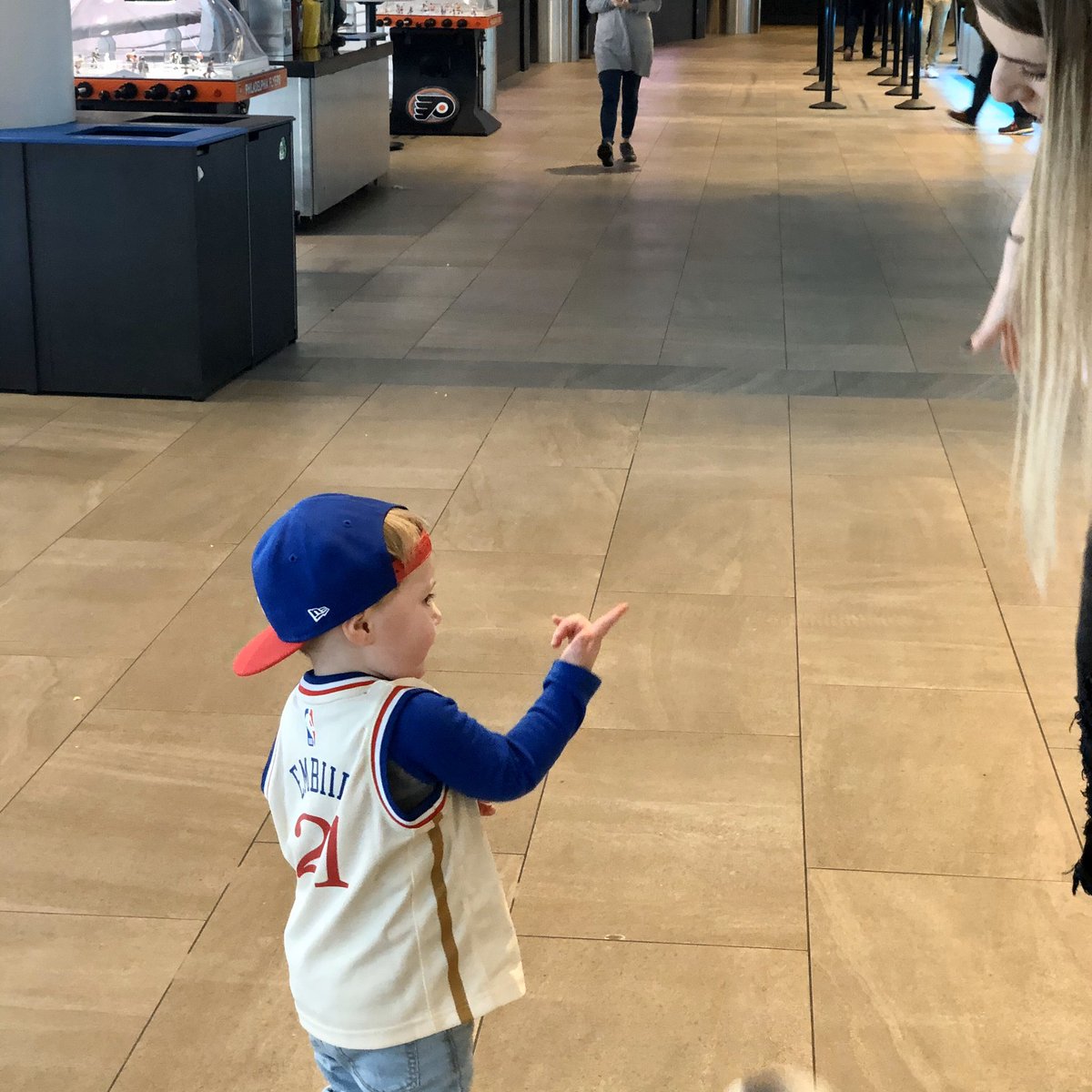 hippylip's tweet photo. Put ur ✌️✌️up @NovaMBB @WellsFargoCtr https://t.co/pdjc2e8lol