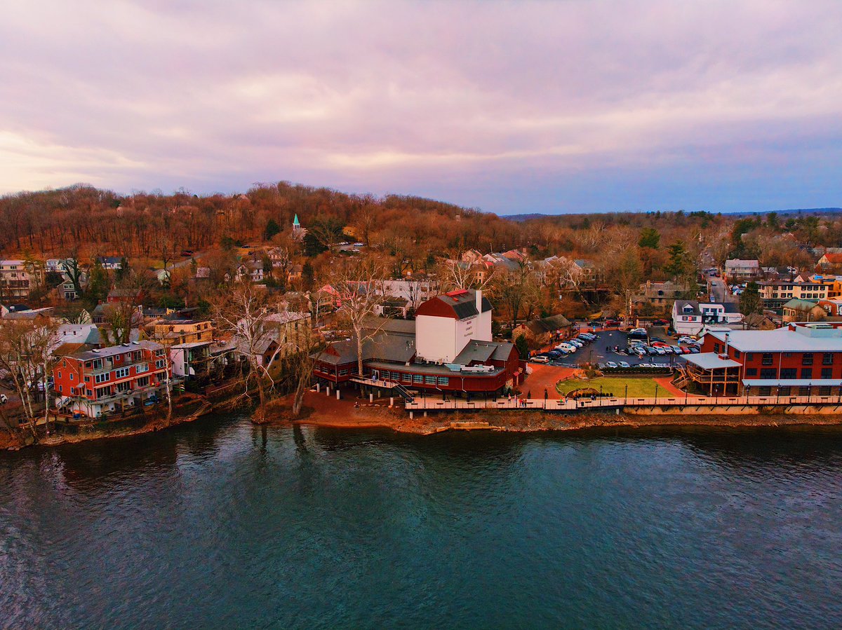 BillAFox29's tweet photo. Out #drone flying in #newhope #buckscounty. Pretty cool shots of the bridge, waterfront and #buckscountyplayhouse. Videos to follow. #dronestagram #droneseyeview #dronepilot #mavicair #dji #aerialphotography @fox29philly #wegothere https://t.co/mNinair7ev