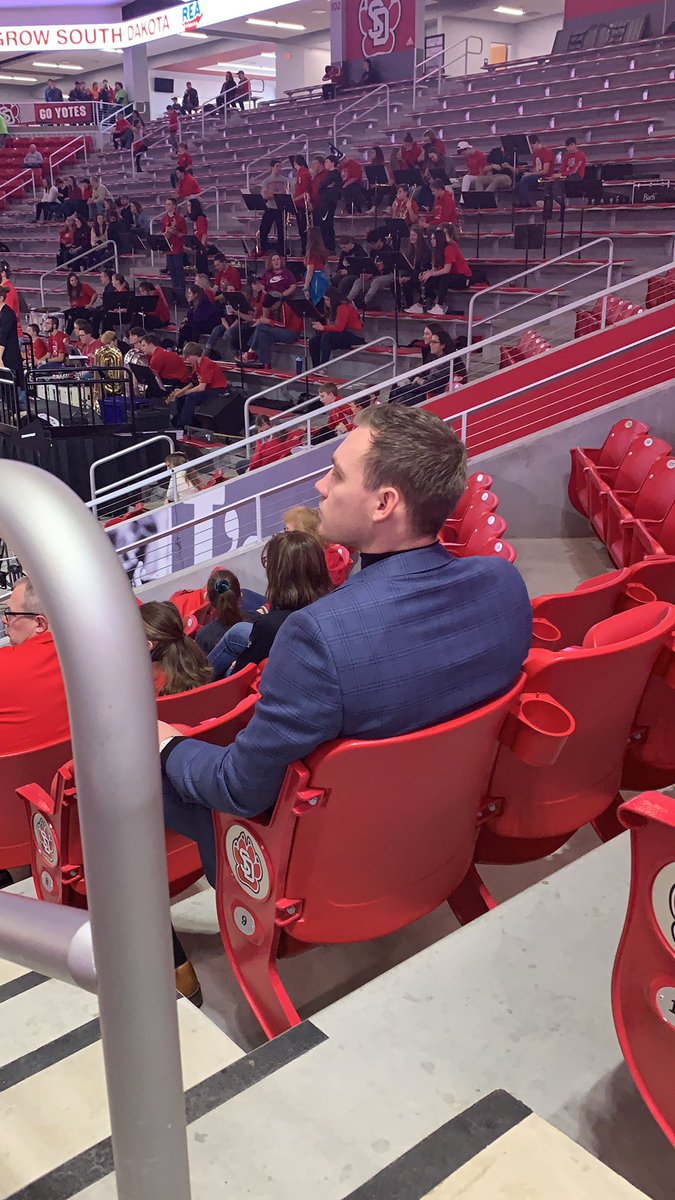 OmahaFlyingMavs's tweet photo. @ky_kyy looking sharp for today @OmahaMBB game. https://t.co/2stMzxjeV5