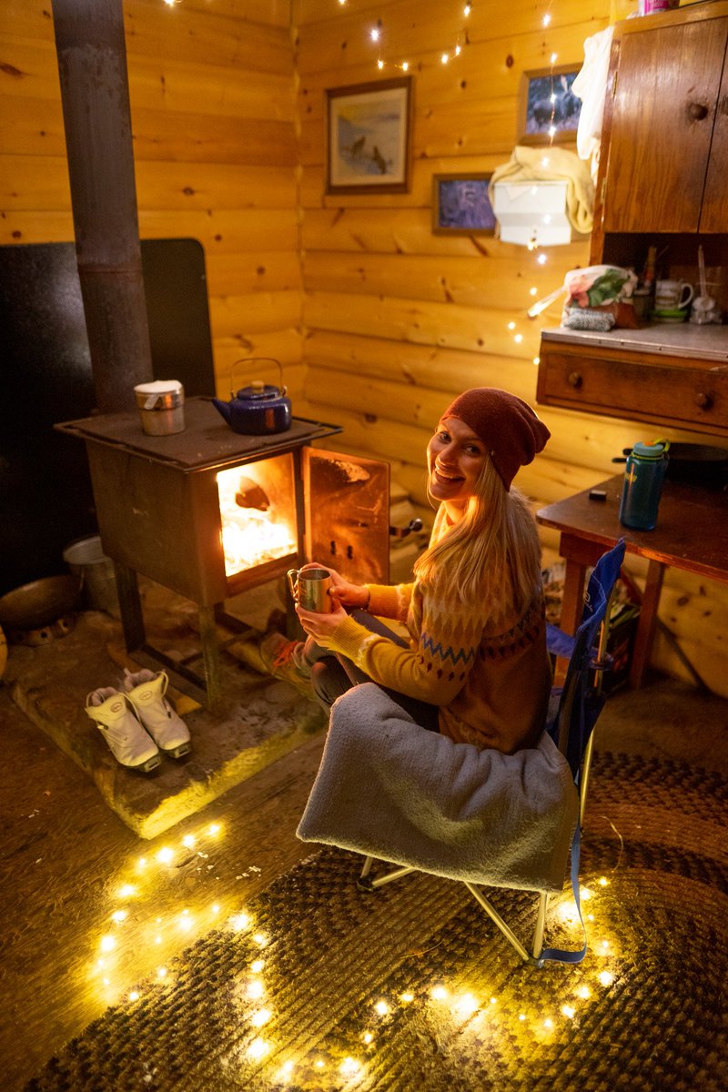 SkWanderer's tweet photo. If I told you this cabin was FREE to stay in overnight, would you believe me?
Because it is!
But you'll have to cross-country ski in 5km, which makes the reward of a night in a tiny cabin in the forest even more special.
📍Duck Mountain XC ski trails
#exploresask https://t.co/Rzvm4RBDwk