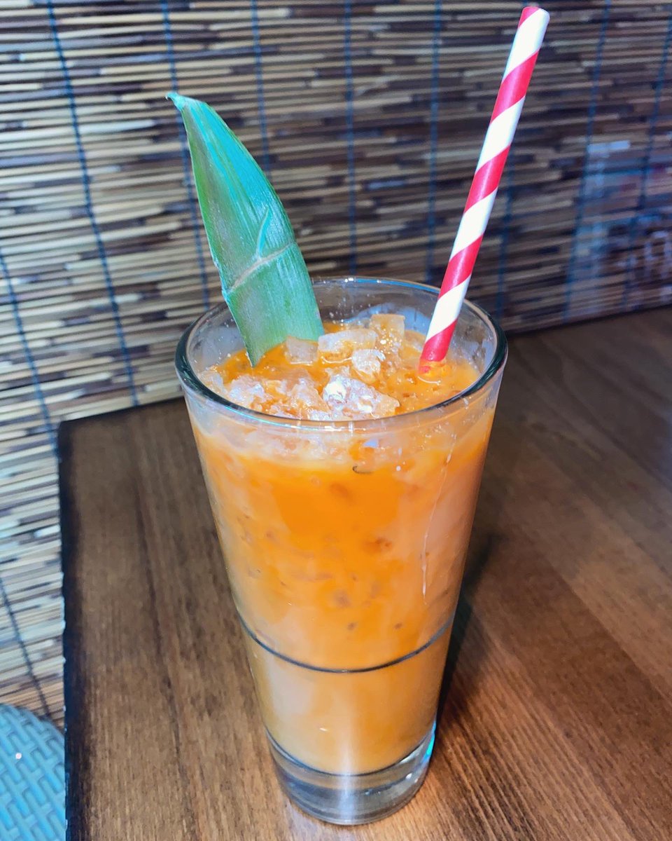 sweet pineapple and sizzling soy curls lettuce wraps 🍍🤤 and thai iced tea with coconut milk 🥥 all vegan 🐳 ig: @veganangelfood