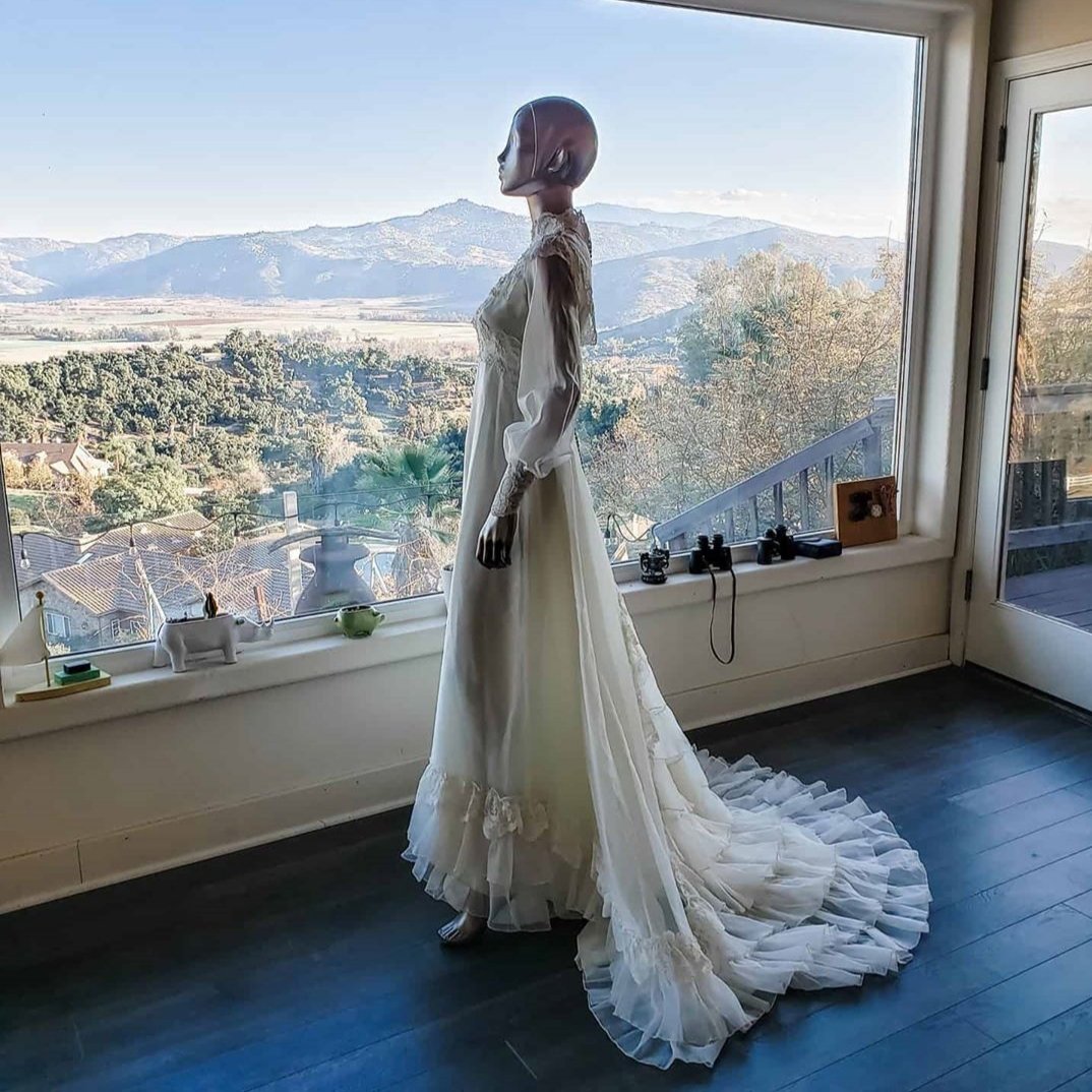 SoCalStyleVibes's tweet image. COMING SOON! To my Poshmark closet: @fishysois
Stunningly beautiful vintage wedding dress!

#vintageweddingdress #weddingdress #weddingdresses #weddingdressshopping #weddingdressforsale #weddingdresslookbook #weddingdressinspiration #weddingdressstyle