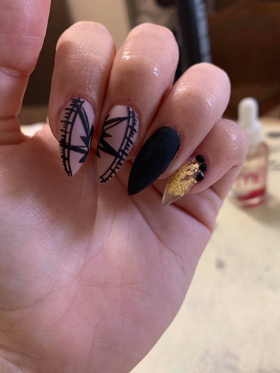 MenaiRogue's tweet photo. Compass Nails to guide me during my Pirate theme D&amp;D campaign. 
Using all Young Nails products per usual. 
#tabletopgames #roleplaying #rogueassaian #girlswhogame #dnd #DnDcharacter #dndtheme #skullandshackles #pathfinder https://t.co/z3sBSfdoF9