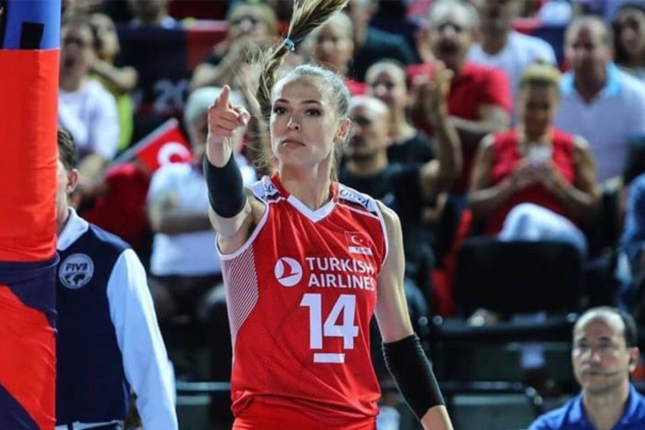 TEBRİKLER...
"Ey kahraman Türk kadını! Sen yerde sürünmeye değil, omuzlar üzerinde göklere yükselmeye layıksın." 🇹🇷 

🇹🇷 #FileninSultanları 👏 💪