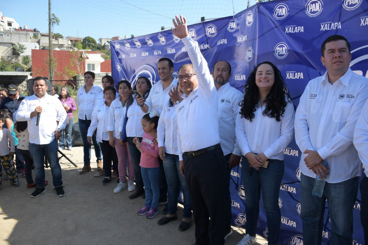 PANXALAPA1's tweet photo. Hoy realizamos nuestro segundo Festival de Día de Reyes "Un juguete, una sonrisa" en el que cientos de niños de la colonia Maver se divirtieron y recibieron un regalo de parte de panistas y miembros de nuestro comité encabezados por nuestro presidente, Martín Espinoza Roldán. https://t.co/XqoHpA5Gby