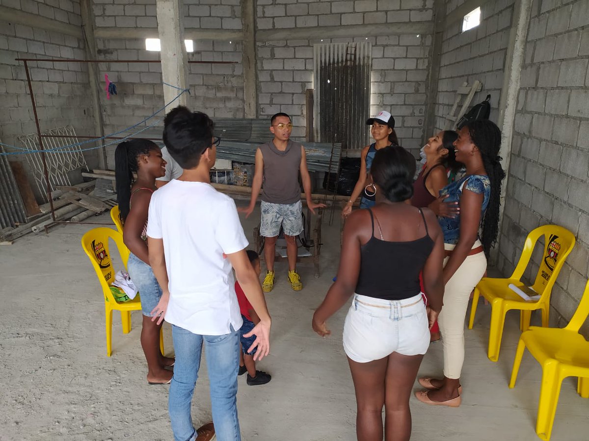 FundCrisolEc's tweet photo. 👏🎤Iniciamos etapa de producción radial para sensibilizar a la ciudadanía sobre los estereotipos de género como factores que promueven la violencia. Esta actividad se desarrolla gracias al apoyo de estudiantes del Laboratorio en Comunidad de @uartesec 👏 🎤 https://t.co/wE63DpTfkF