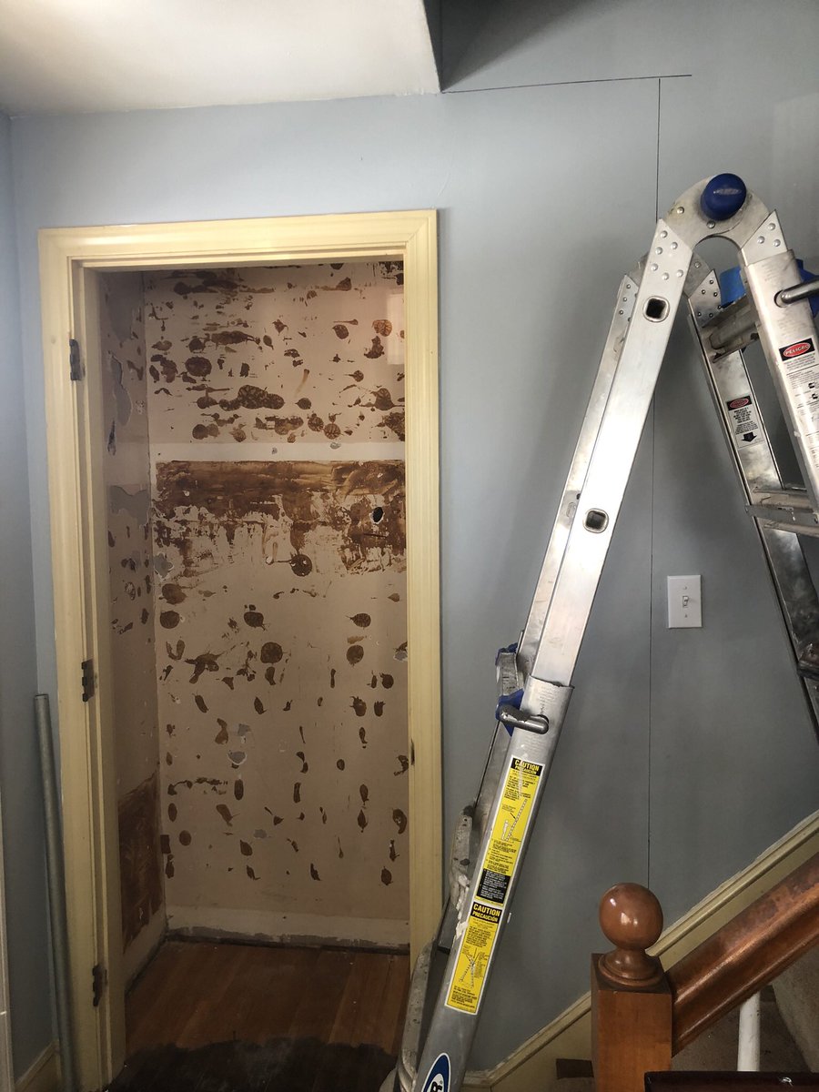 nancy_p_1015's tweet photo. It’s amazing to see all the changes my husband has done to our house. 🥰🤗🥰🤗
Living room transformation.
#ourfixerupper #marryahandyman #lookswaybigger #almostdone #capetransformation #byewall https://t.co/s0hxLMdnKR
