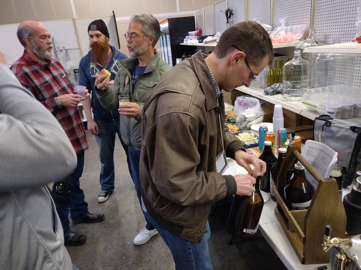 HopsClub's tweet photo. Fist meeting of 2020! Lots of great tasting #beer #cider and #wine. https://t.co/QSRhCqsUJe