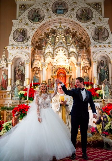 We are swooning over this glam winter #Chicago wedding! Congrats, Ashley + Dan 🥂 {Phillip Gregory Photography}