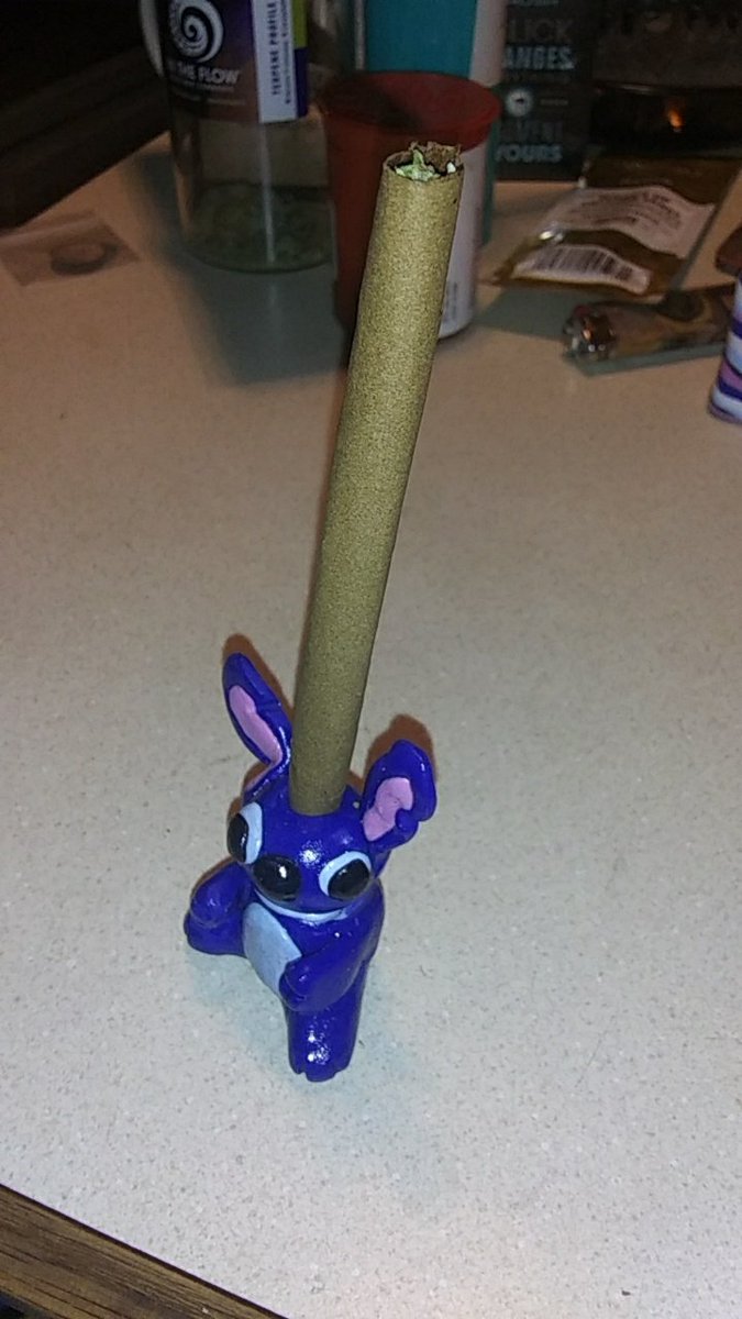 Birdpotpie's tweet photo. Good friend made me these smoke stones. 😍😍 They are so perfect. 👏🏻🙌🏻🖤 #Experiment626 #SmokeStone #Stoner #StonerGirl #420Buddies #Homemade #MadeWithLove #GreenQueensBoutique #StonerLove https://t.co/rUMxuD2m1h
