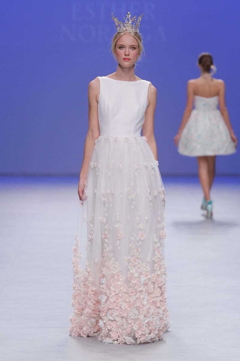 Perfecta Ruth Gabriel con un diseño perteneciente a la colección "Magical" Primavera-Verano 2020 de Esther Noriega en la decimoquinta edición de los #PremiosForque 💗