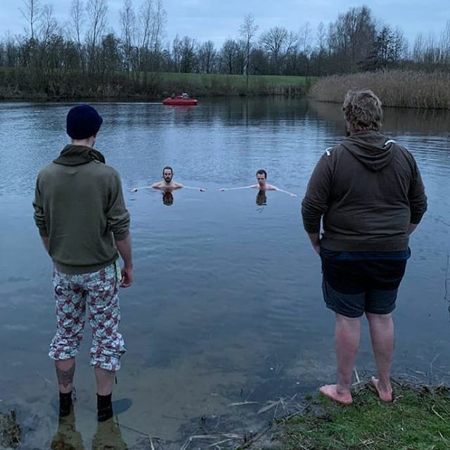 DaanvandeK's tweet photo. Samen met goede vriend Luc Beerens mocht ik voor @naturequest2020 vandaag een groep mensen begeleiden om de kou te omarmen en zo zichzelf te verwarmen. Met kalmte de kou in kunnen gaan en vertrouwen dat je jezelf warm kunt houden. Comfortabel zijn met he… https://t.co/Y88auwcY5l https://t.co/5I172r1vou