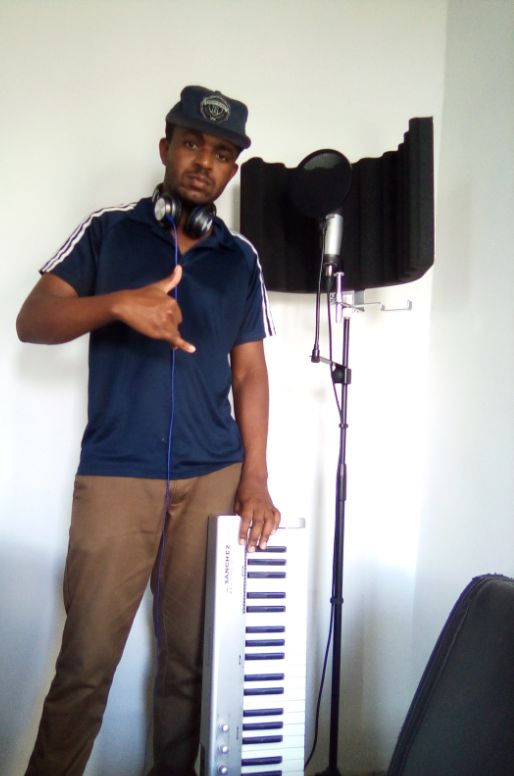 DjsomuSA's tweet photo. Dear_Musician, Radio Personality or Voice over artist,Poetry 

Book your studio time now, buy your beats, record, mix and master your song today at the most lowest prices

Call 0847256570 https://t.co/ywHVZGeF1s