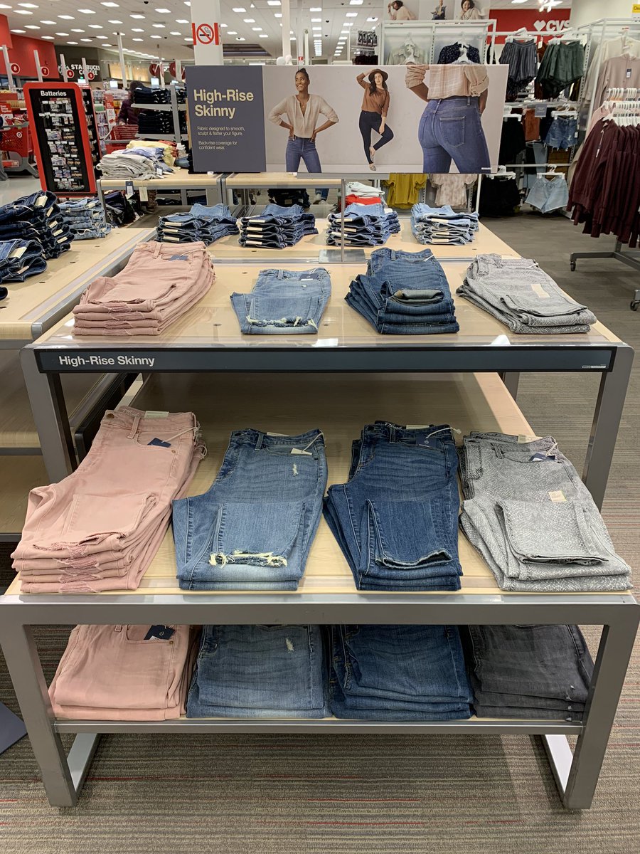 Nothing like crispy jean folds on this snowy Iowa day at T1771 ❄️ #backtoroutine #tuckthetag @vmKylie1771 <a href="/shawnakimm/">Shawna Kimm</a> <a href="/Delaine_T1771/">Delaine Dahl</a> <a href="/AngieBarnard4/">Angie Barnard</a> <a href="/markfratzkeTGT/">Mark Fratzke TGT</a> <a href="/Le_Hulett/">Leandra Hulett</a>