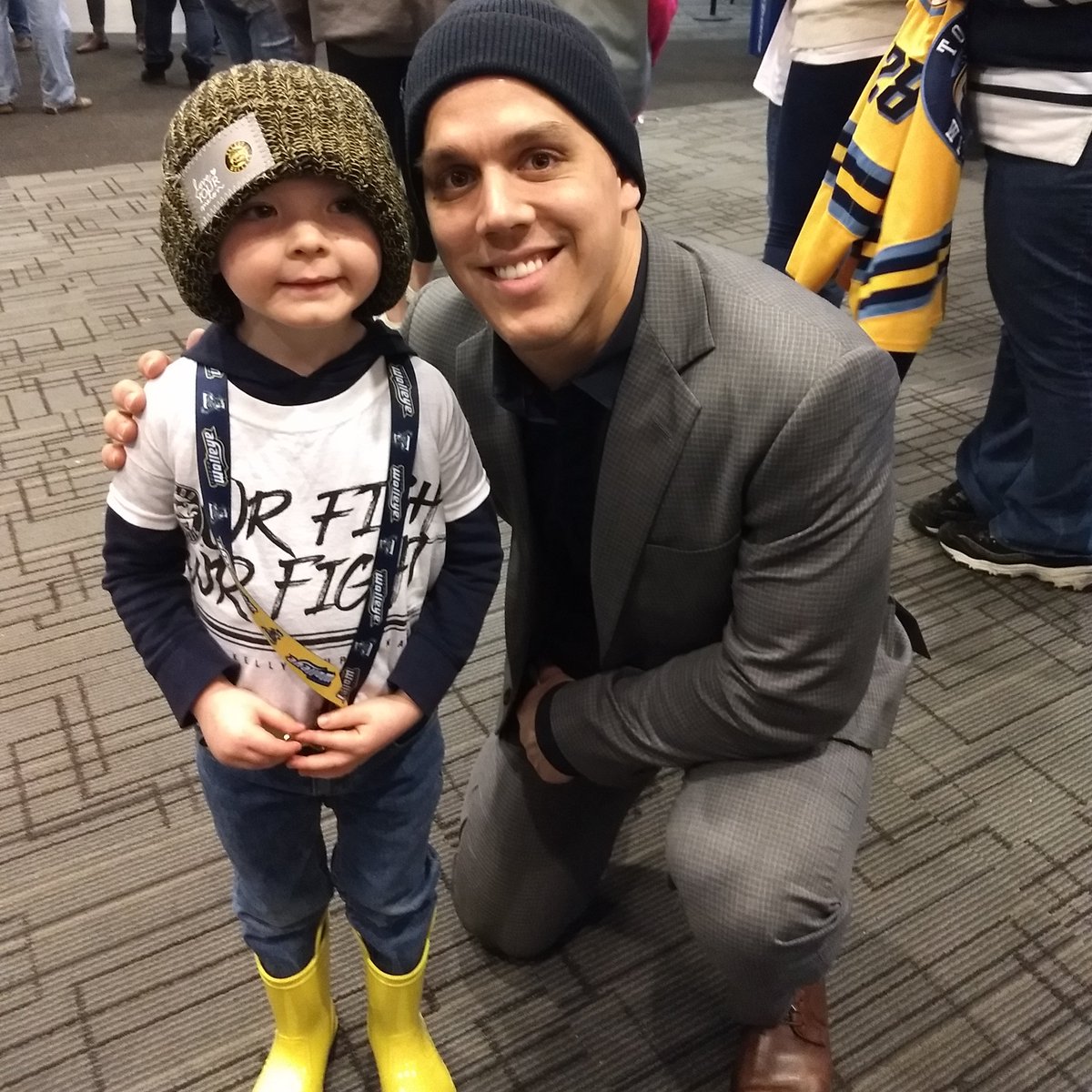 cpb_Bogs's tweet photo. @monstershockey Ollie's always sad to see @ToledoWalleye guys leave, but he's happy for them to be moving up.  And when they go to his favorite @TheAHL team, even better... https://t.co/t2lNO4j1Ch