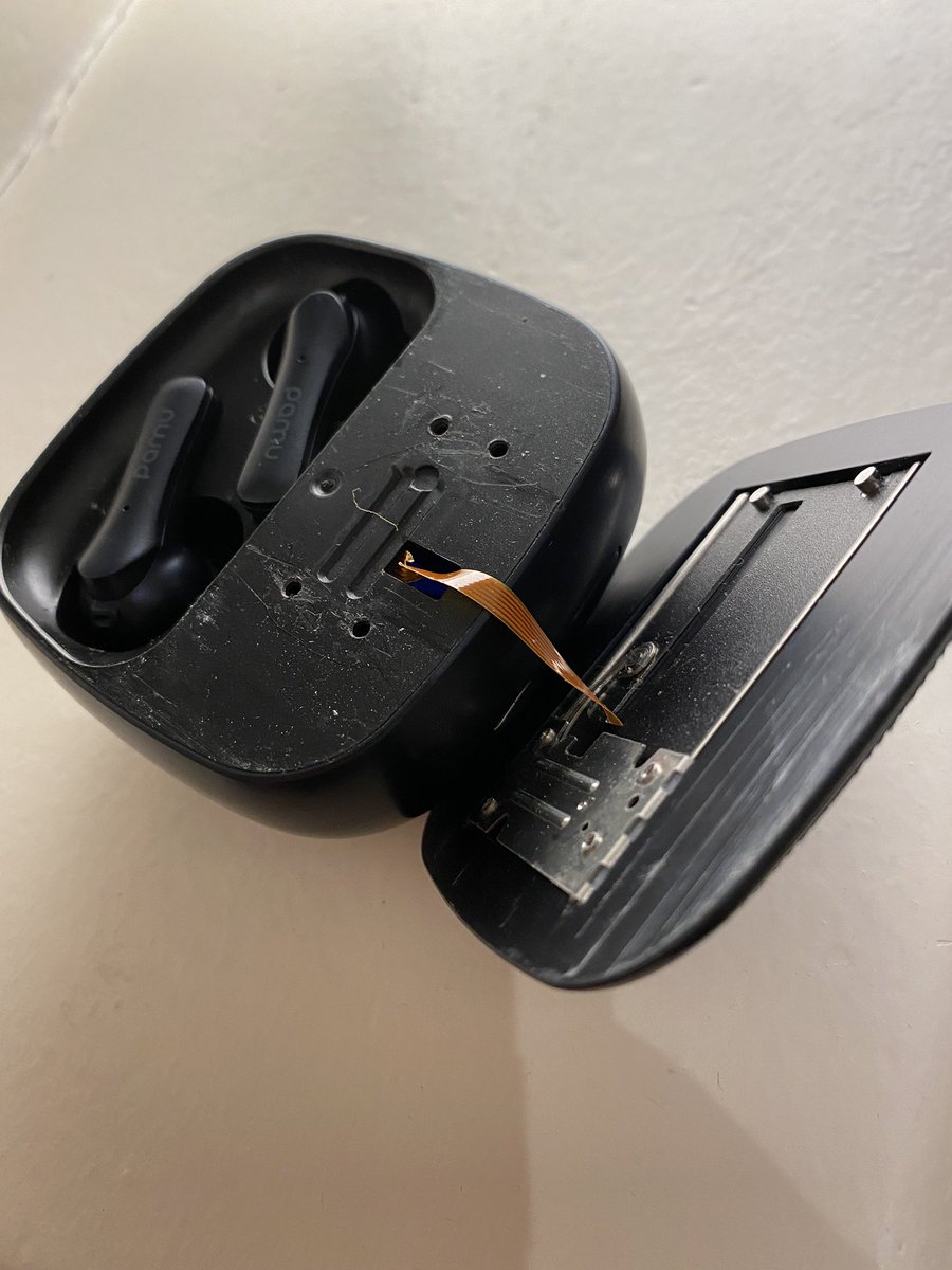 andrewgmiles's tweet photo. @PadmateAudio hi. Is this problem covered under warranty? Nothing unusual been done to it - just wore out over a few months of being opened/closed in the normal way and being carried around in my pocket... https://t.co/cm6ou6DGmv