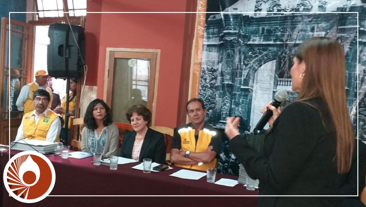 PlanMisiones's tweet photo. El jueves 9 de enero, en #LaPaz, más de 60 graduados de la Escuela Taller de la #Chiquitania recibieron el título que los avala como técnico básico y auxiliar. La entrega la hizo el Ministerio de Educación a los egresados de las gestiones comprendidas entre los años 2014 y 2018. https://t.co/j6SdDqcCVA