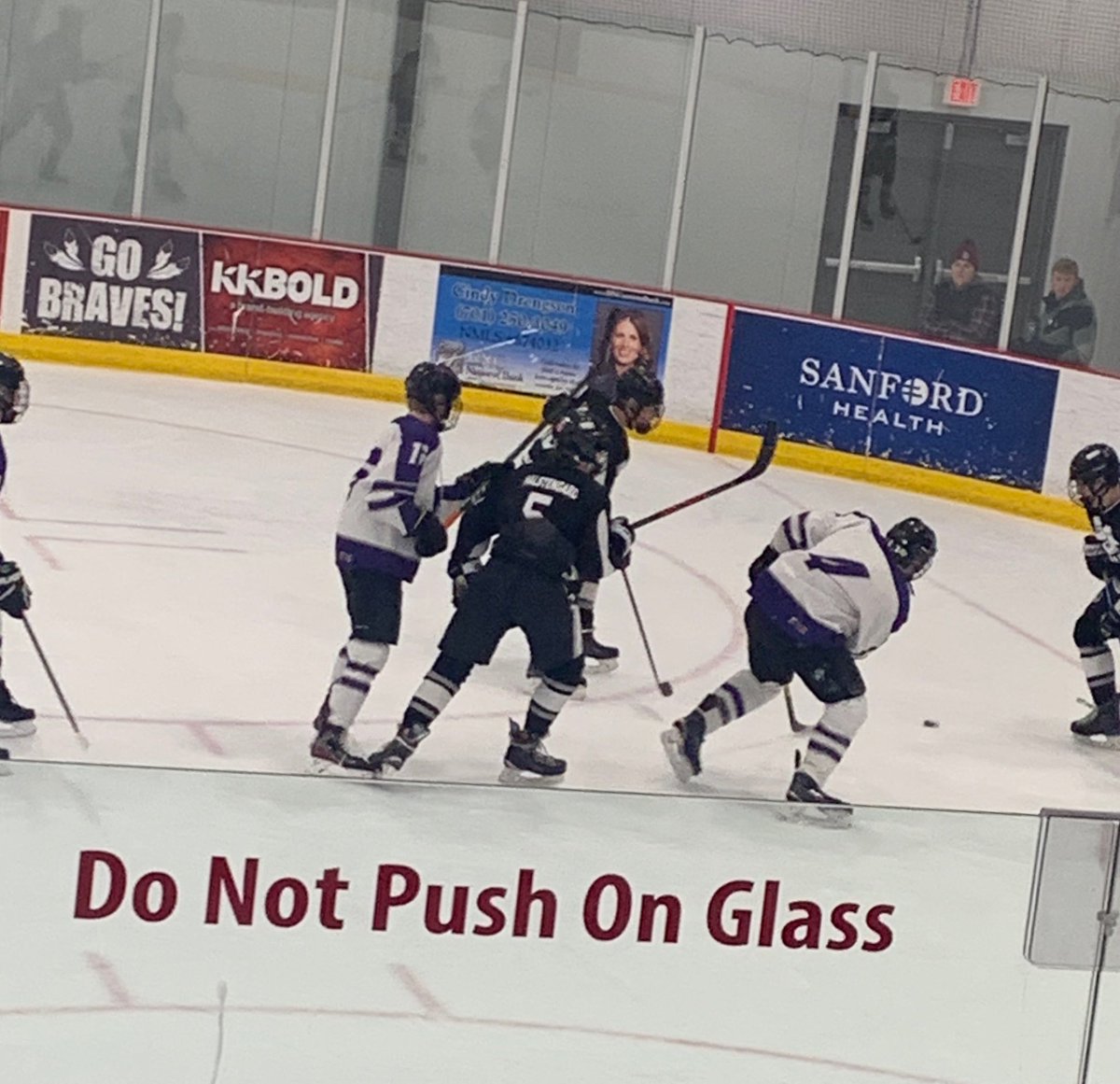 mandansports's tweet photo. End of 1st as @BravesHKY1 takes on Botno-Rugby. Tied 2-2. Scoring for #OurBraves #12NateLillis assisted by #8DrewCondon and #19JustusSayler. And #15ParkerZander assisted by #2JoshMoe and #3RyanBlowers @MHSRollBraves @WDAsports https://t.co/6wFEsqVKgX