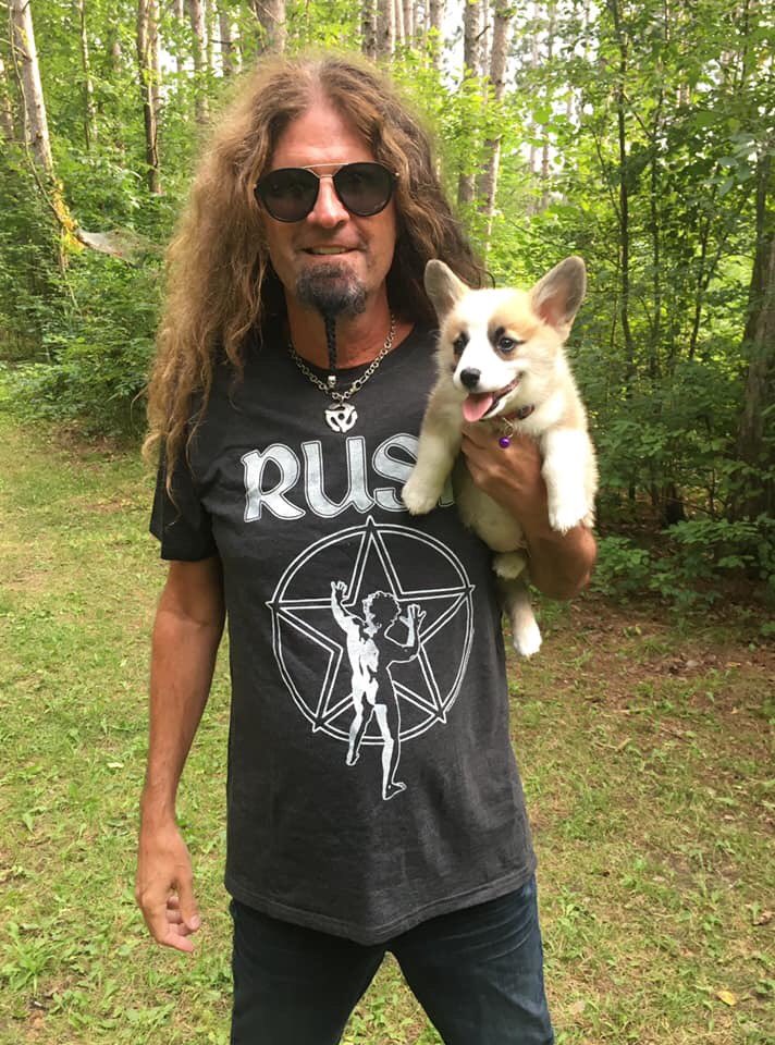 I wore this shirt in honour of the professor today. A gift from <a href="/RussDWaRf/">Russ DWaRf</a> just a short year and a half ago. Has a lot more meaning now. The Corgi will be 2 years old already mid June. #Drummerslife #KiLLeRDWaRfS <a href="/rushtheband/">Rush</a>