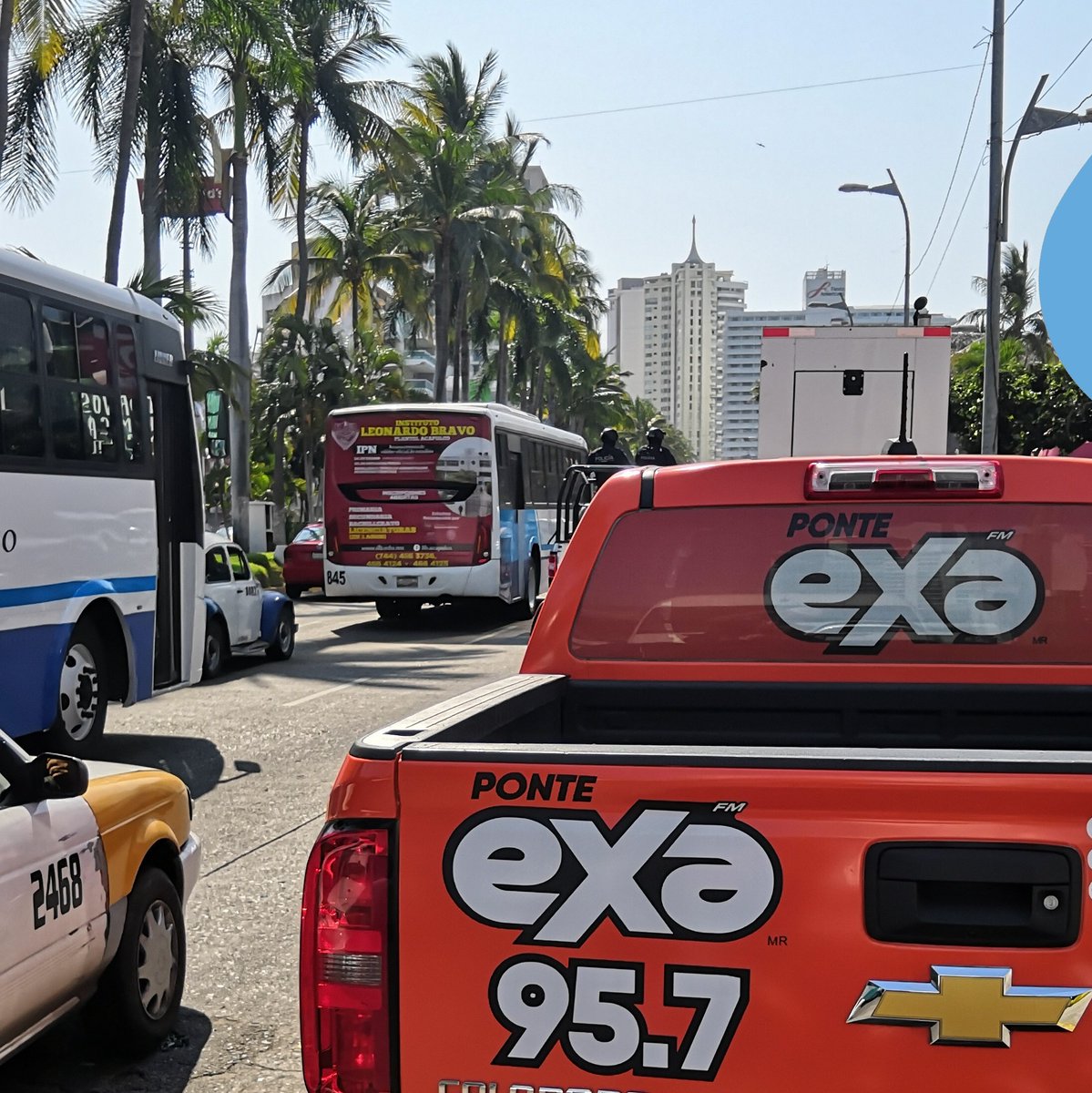 ExaCuernavaca's tweet photo. Si vosotros habéis visto a esta épica camioneta en al calle, os aconsejo corred tras de ella para obtener las promociones exactas. 😀 https://t.co/cDhLnXInG8