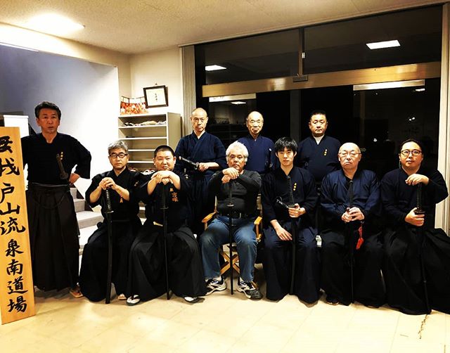 SamuraiKIX's tweet image. 昨日は道場の稽古始め及びに新年会てした。関係者皆様ありがとうございます(^^)#泉南市#抜刀道 #居合道 #無我戸山流 #真剣 #吉塚寿幸 #吉塚秀幸 #hideyuki_yoshizuka #yoshizuka dlvr.it/RMsj09