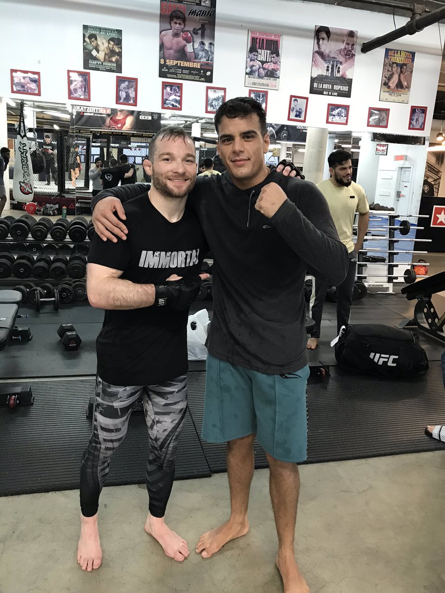 ZachFunSize's tweet image. Amazing training with @hidro_mma, helping me sharpen everything up as we close up training camp... Danke my brother! #bravecf #bravemma #mma #boxing #kickboxing #muaythai #trainingcamp #tristargym #teamgamma #scrambler @bravemmaf