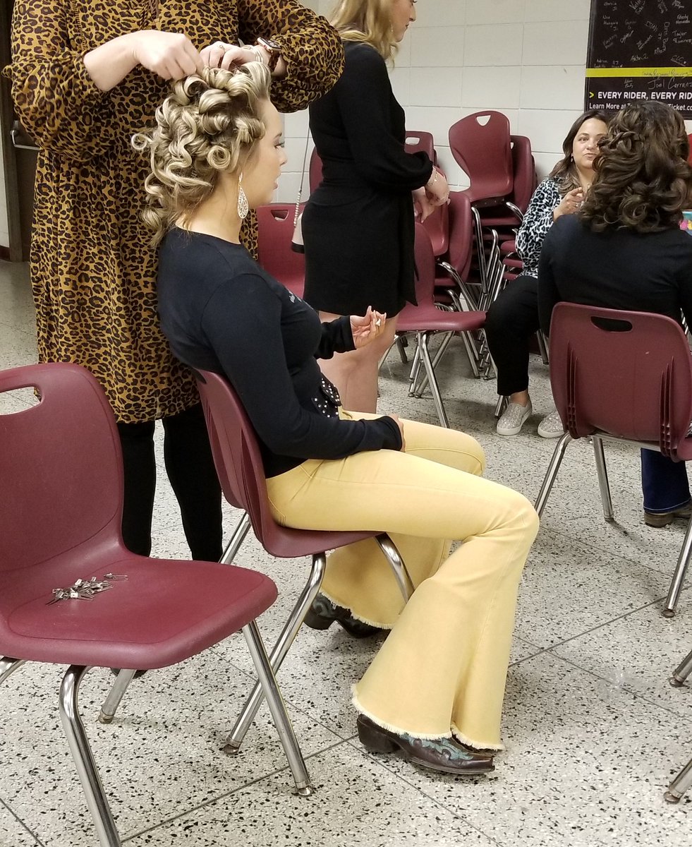 Teacher_Stubbs's tweet photo. Time for our girl @KBoscamp to get all Glamorous for the #QueenContest #SPJLS https://t.co/AYLFa33Sid