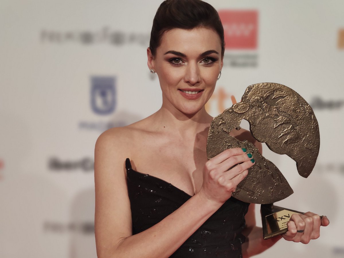 PremiosForque's tweet photo. La mejor actriz de los #25Forqué @nietomarta 👏 https://t.co/6zr6iCqxoS