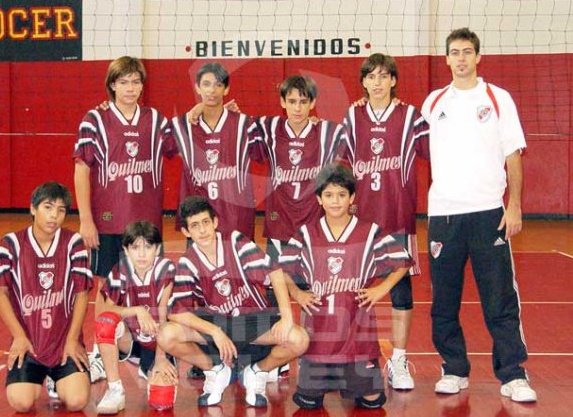 Con ellos desde 🧑 hasta hoy 👇

<a href="/JanMartinezz/">Jan Martinez</a>, @matiisan, <a href="/NicolassLazo/">Nico lazo</a> y <a href="/melgarejobrian/">Brian Melgarejo</a> en la 📸 SV desde sus primeros pasos de inferiores hasta la próxima Copa Libertadores de Voleibol 

Los cuatro van a estar del 28/1 al 1/2 en el Pando de San Lorenzo. ¡Imperdible!