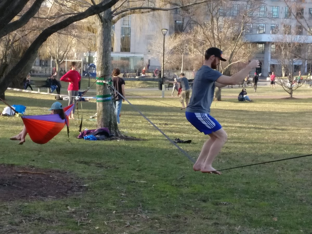 maryawasmuth's tweet photo. Barefoot talent on display, library lawn mid-Jan #68Degrees #CambridgeLibrary https://t.co/3AWBZPt6Mu