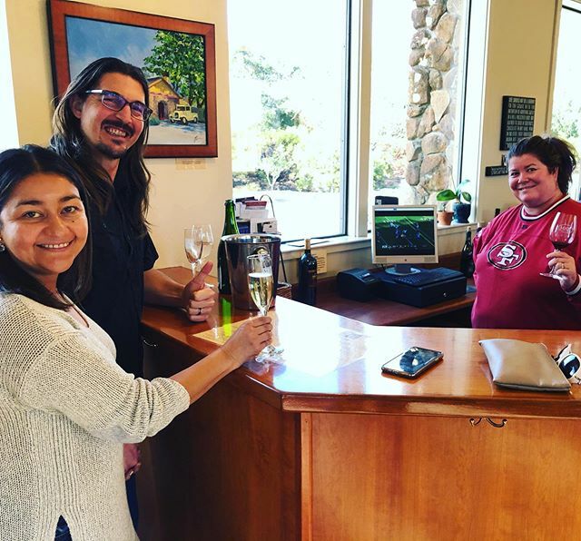 Wine tasting, watching the game &amp; celebrating our club member’s anniversary! #todayisagoodday #playoffs #sonoma #winecountry #thisishowwetailgate ift.tt/30ea78Y