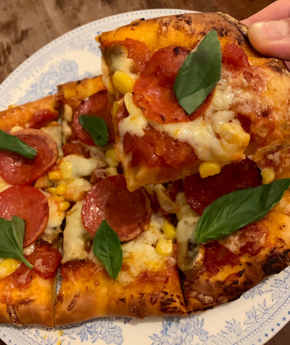 𝖸𝗈 𝖮𝗄𝖺𝖽𝖺 Ar Twitter みんなの混ぜるだけパン T Co O0cbh2cmnf きっかけで未踏領域だった発酵系粉もの料理にはずみがついて 2度目の生地からピザ作り簡易版 トマトソースも自作 自分で作るピザは楽しいし美味しいねえ パリパリ薄い生地ではなく