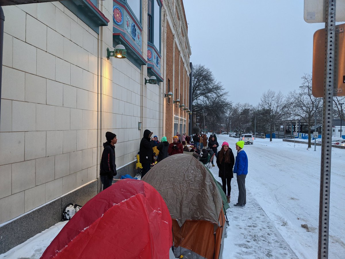 kcconcerts's tweet photo. We've got the talented @iamaddie and @BrandonYangmi from @TheGCBand bringing us some warmth outside the @UptownTheater. #kcconcerts https://t.co/myuNY15oBF