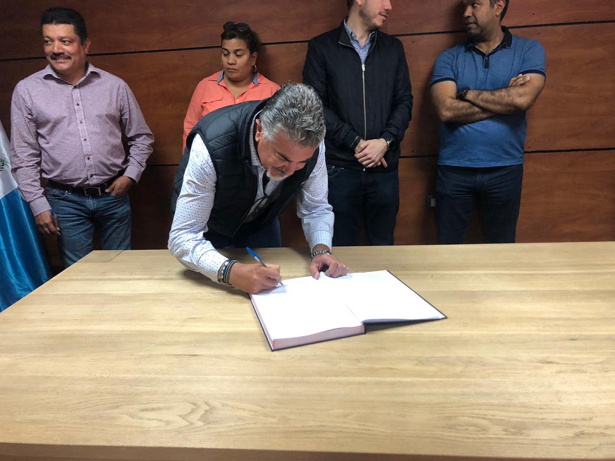 MuniVillaNueva's tweet photo. Hoy se instaló la Junta de Ordenamiento Territorial como parte del Plan de Ordenamiento Territorial (POT) aprobado por el Concejo Municipal, para dar cumplimiento y seguimiento a dicho instrumento, importante para impulsar el desarrollo del municipio. @Edwinescobargt #VN100X100 https://t.co/nkSUeS0g8R
