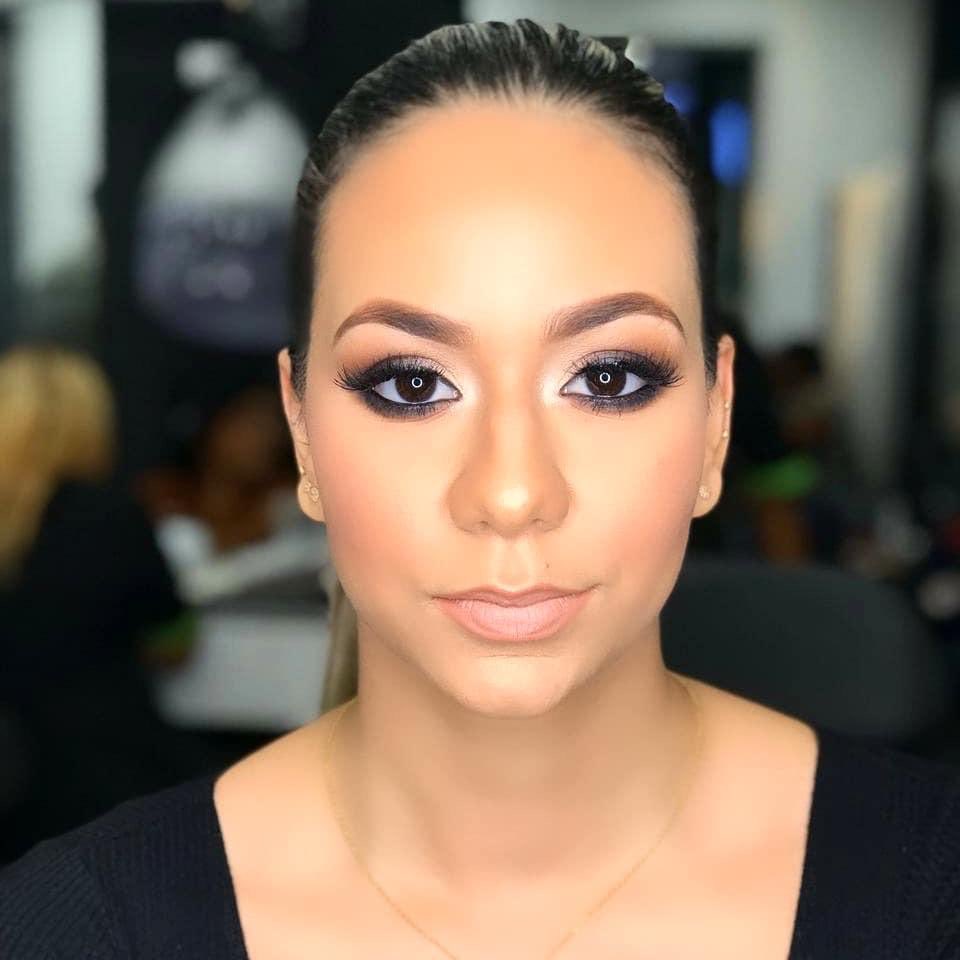 Beiabeauty's tweet photo. #SmokeyEye for the win🤩💯✨ un look sencillo y perfecto para cualquier ocasión👌🏼 hecho por @milanes_artist 
-
🗓Agenda tu cita para maquillajes a través de nuestro whatsapp (link en bio) 💚
-
#makeup #maquillaje #nudelook
#lacasitaverde #beiateam #wedobeauty #bellezasostenible https://t.co/kP6lc9g035