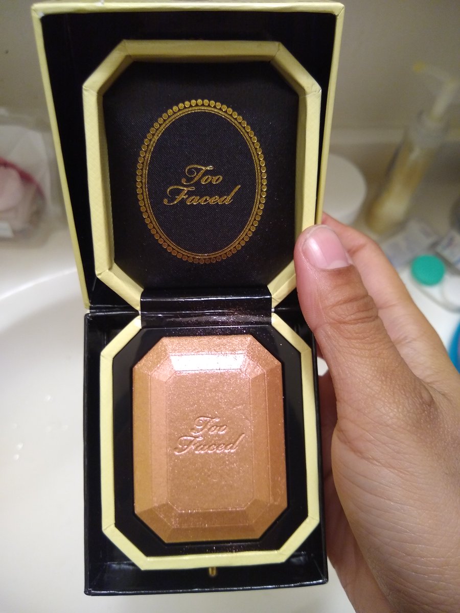 KyRiffle's tweet photo. @boxycharm @TooFaced I got one in my box too! Looking forward to learning how to use it! #BoxyCharm #BoxyBreakingTheIce #MakeupNovice https://t.co/u64GeO2RV7
