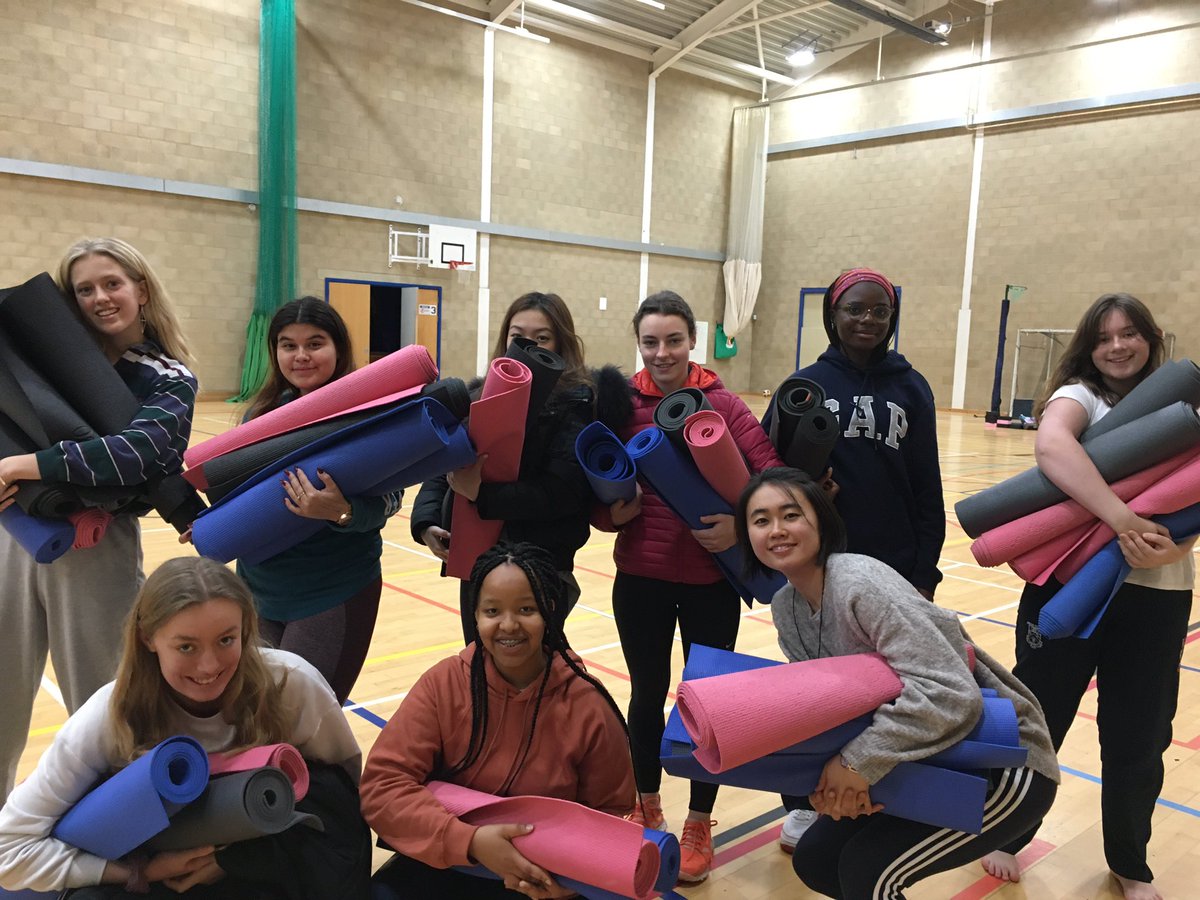 DCSFawleyHouse's tweet photo. First weekend back, and the @DCSFawleyHouse girls enjoyed a yoga workshop, healthy snacks and smoothies #revisionbreak #healthybodyhealthymind #weloveboarding https://t.co/egv2tF8h15