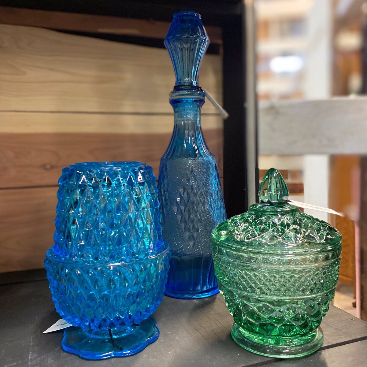 Replica vintage colored glass is on trend right now!! Go the green route and get the real deal here <a href="/rinkgallery/">Rink Gallery</a> , our booth is freshly stocked with much more to come this week!! 🐑🐑 #vintageglass #vintagecoloredglass #springtrend #soringdecor #interiordesign #anthropologie