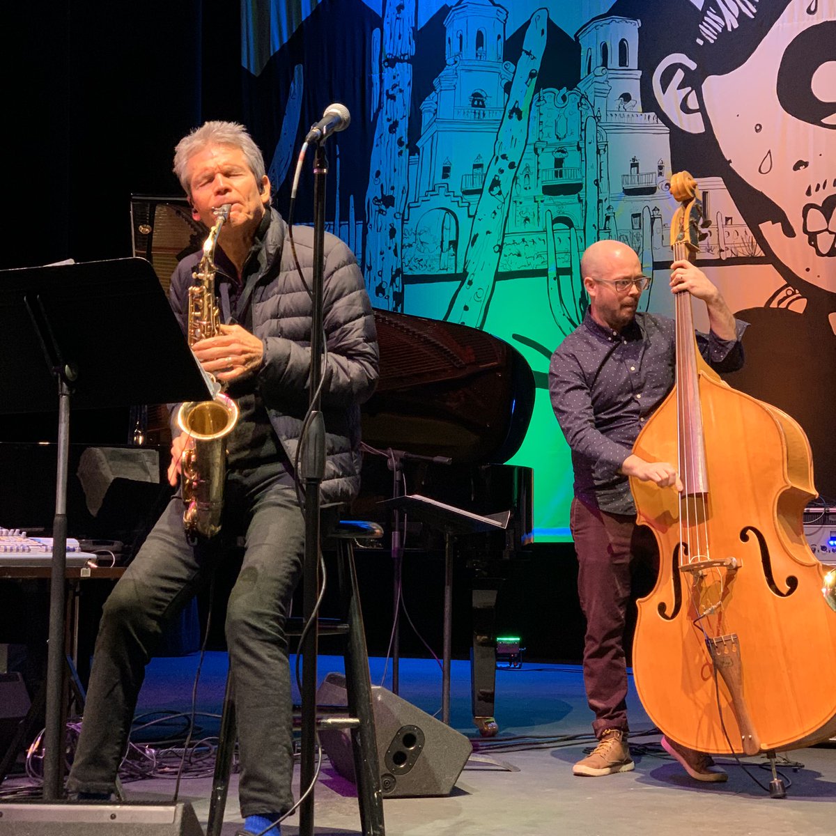 A little sound check sneak peek of @davidsanbornofficial preparing for the <a href="/foxtucson/">FoxHoundTucson</a> tonight. 🙌🏾⁣😍
⁣
#tucsonjazzfestival #jazzfestival #tucson #downtowntucson #visittucson